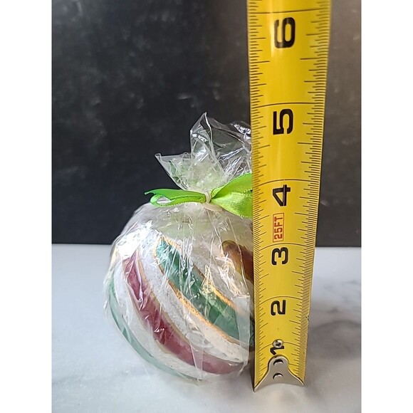 Candy cane Swirl Christmas Candle - Picture 4 of 10
